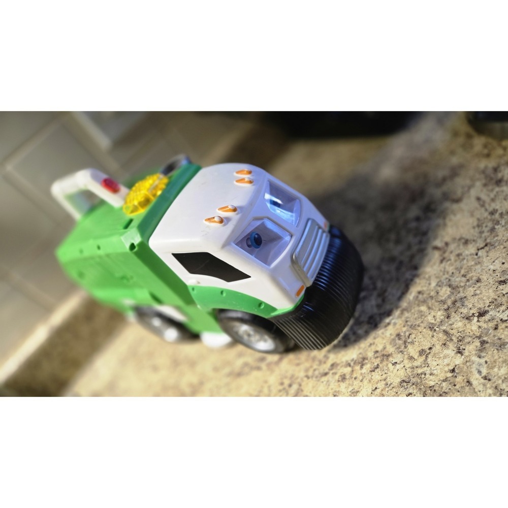Real Workin' Buddies Mr. Dusty The Super Toy Eating Garbage Truck - Cleans!!! - Picture 6 of 13